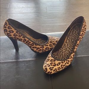 Leopard print pumps